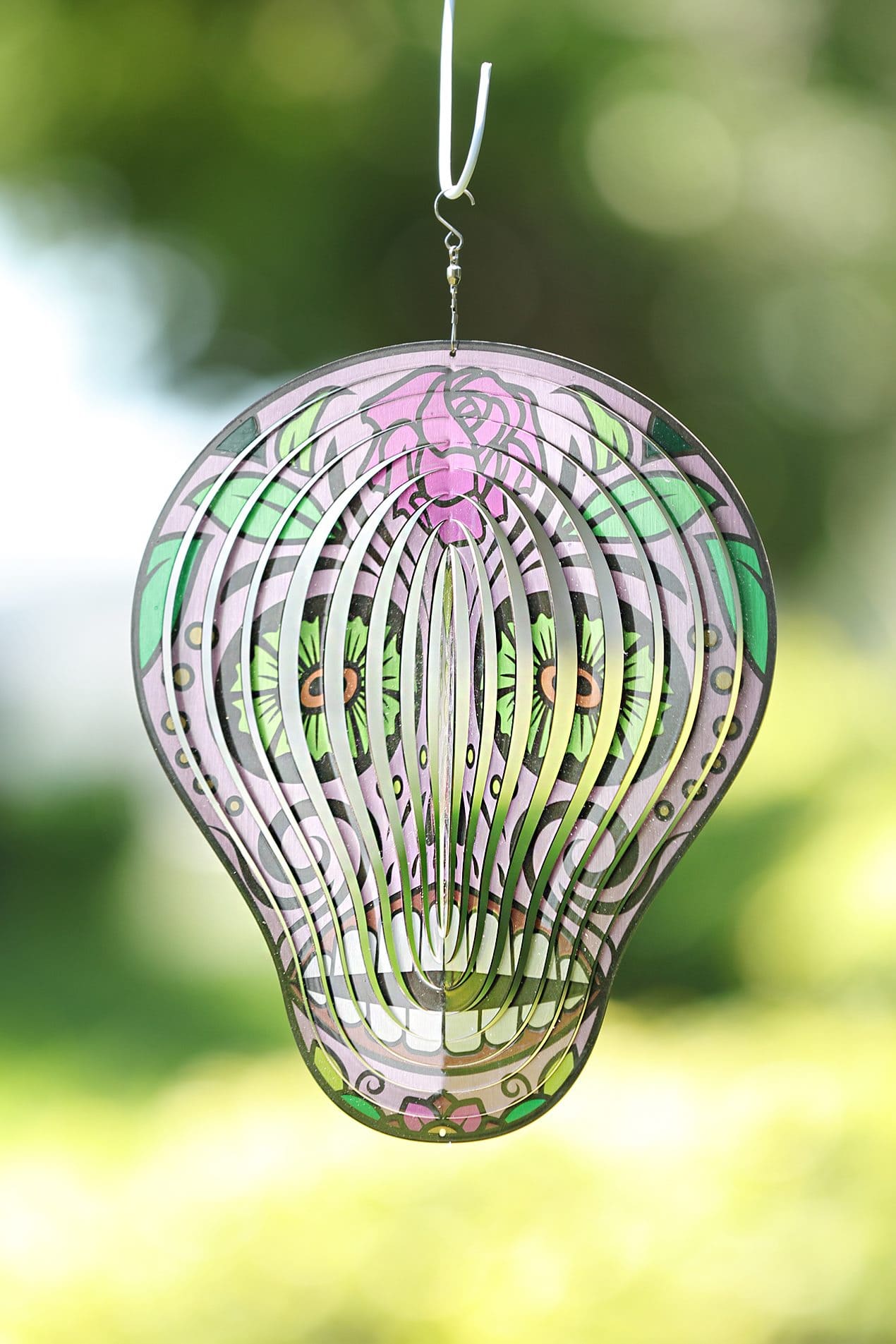 Size: Total height is approximately 10cm. Customized Design: The pattern on the spinner can be customized. Good Weather Resistance: The Iron is waterproof the printing doesn’t peel off. Cute size: 4 inches is our best-selling size, it makes a perfect gift for friends.